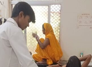 रामनगर धुसिया में युवक छत से गिरा:गंभीर रूप से घायल, जिला अस्पताल में चल रहा इलाज