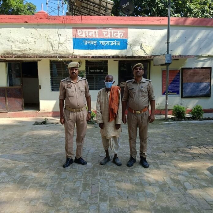 चौक पुलिस ने 10 साल से फरार वारंटी गिरफ्तार:महाराजगंज में घर से हुई गिरफ्तारी, कोर्ट ने जारी किया था वारंट