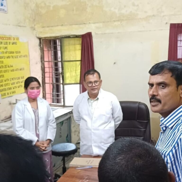 विशेष सचिव ने विक्रमजोत में योजनाओं का निरीक्षण किया:सीएचसी में सफाई संतोषजनक नहीं मिली, सुधार के निर्देश दिए