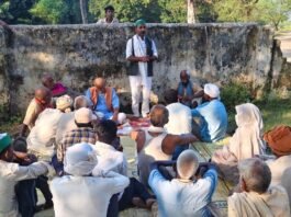 श्रावस्ती के मध्यनगरा में भाकियू की किसान चौपाल:दो दर्जन से ज्यादा किसानों ने ली सदस्यता, फसल नुकसान पर चर्चा