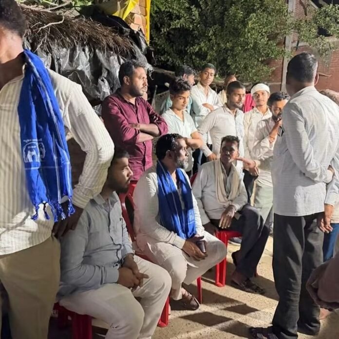 बसपा प्रत्याशी ने बूथ पर चलाया सदस्यता अभियान:रुधौली विधानसभा में कार्यकर्ताओं से पार्टी मजबूत करने की अपील