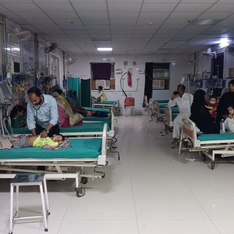 वायरल फीवर से पीड़ित 5 बच्चे PICU में भर्ती:बस्ती जिला अस्पताल में कोल्ड डायरिया के 3 मरीजों का भी चल रहा इलाज