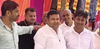 पनियरा में 9 दिन का मुफ्त फल वितरण शुरू:शारदीय नवरात्र पर ब्लॉक प्रमुख वेद प्रकाश शुक्ल ने किया शुभारंभ पनियरा में 9 दिन का मुफ्त फल वितरण शुरू:शारदीय नवरात्र पर ब्लॉक प्रमुख वेद प्रकाश शुक्ल ने किया शुभारंभ