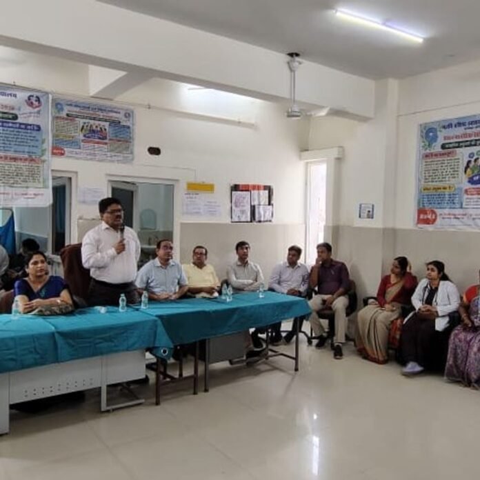 मानसिक रोग न छिपाएं, समय पर इलाज कराएं:बस्ती में हॉस्पिटल में विश्व मानसिक स्वास्थ्य दिवस पर प्राचार्य ने दी सलाह