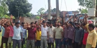 Bahraich News:18 दिन से बिजली गुल, ग्रामीणों ने जाम किया हाईवे – Power Out For 18 Days; Villagers Block Highway Bahraich News:18 दिन से बिजली गुल, ग्रामीणों ने जाम किया हाईवे - Power Out For 18 Days; Villagers Block Highway