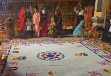 गालापुर महाकाली मंदिर में सवा दो लाख दीपों से दीपोत्सव:डीएम-एसपी ने किया शुभारंभ, आस्था का जनसैलाब उमड़ा, सुरक्षा के कड़े इंतजाम रहे गालापुर महाकाली मंदिर में सवा दो लाख दीपों से दीपोत्सव:डीएम-एसपी ने किया शुभारंभ, आस्था का जनसैलाब उमड़ा, सुरक्षा के कड़े इंतजाम रहे