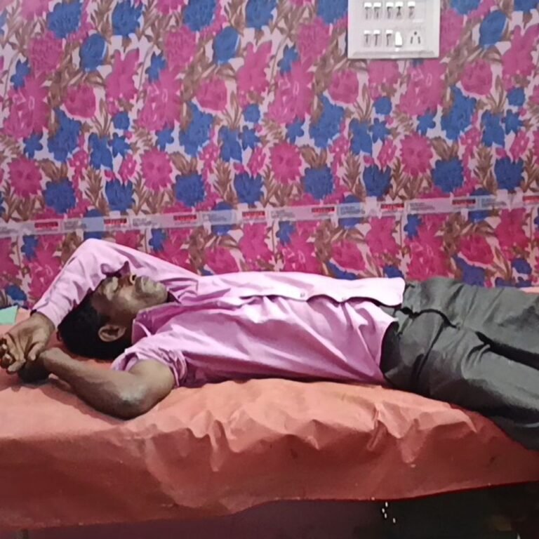 श्रावस्ती में ई-रिक्शा की टक्कर से पिता-पुत्र घायल:इकौना-पयागपुर मार्ग पर हादसा, पिता बहराइच मेडिकल कॉलेज रेफर