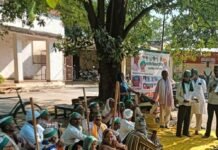 इटवा में भाकियू ने उपजिलाधिकारी को सौंपा 15 सूत्रीय ज्ञापन:गन्ना किसानों के बकाया भुगतान, कर्ज माफी और एमएसपी कानून बनाने की मांग इटवा में भाकियू ने उपजिलाधिकारी को सौंपा 15 सूत्रीय ज्ञापन:गन्ना किसानों के बकाया भुगतान, कर्ज माफी और एमएसपी कानून बनाने की मांग