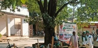 इटवा में भाकियू ने उपजिलाधिकारी को सौंपा 15 सूत्रीय ज्ञापन:गन्ना किसानों के बकाया भुगतान, कर्ज माफी और एमएसपी कानून बनाने की मांग इटवा में भाकियू ने उपजिलाधिकारी को सौंपा 15 सूत्रीय ज्ञापन:गन्ना किसानों के बकाया भुगतान, कर्ज माफी और एमएसपी कानून बनाने की मांग