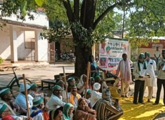इटवा में भाकियू ने उपजिलाधिकारी को सौंपा 15 सूत्रीय ज्ञापन:गन्ना किसानों के बकाया भुगतान, कर्ज माफी और एमएसपी कानून बनाने की मांग इटवा में भाकियू ने उपजिलाधिकारी को सौंपा 15 सूत्रीय ज्ञापन:गन्ना किसानों के बकाया भुगतान, कर्ज माफी और एमएसपी कानून बनाने की मांग