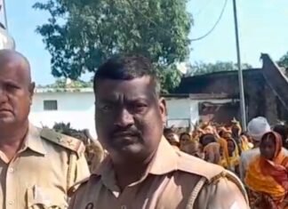 निचलौल के डोमा खास में निकली कलश यात्रा:नवरात्र पर भक्ति के जयघोष से गूंजा इलाका, दिखा सामाजिक सौहार्द निचलौल के डोमा खास में निकली कलश यात्रा:नवरात्र पर भक्ति के जयघोष से गूंजा इलाका, दिखा सामाजिक सौहार्द