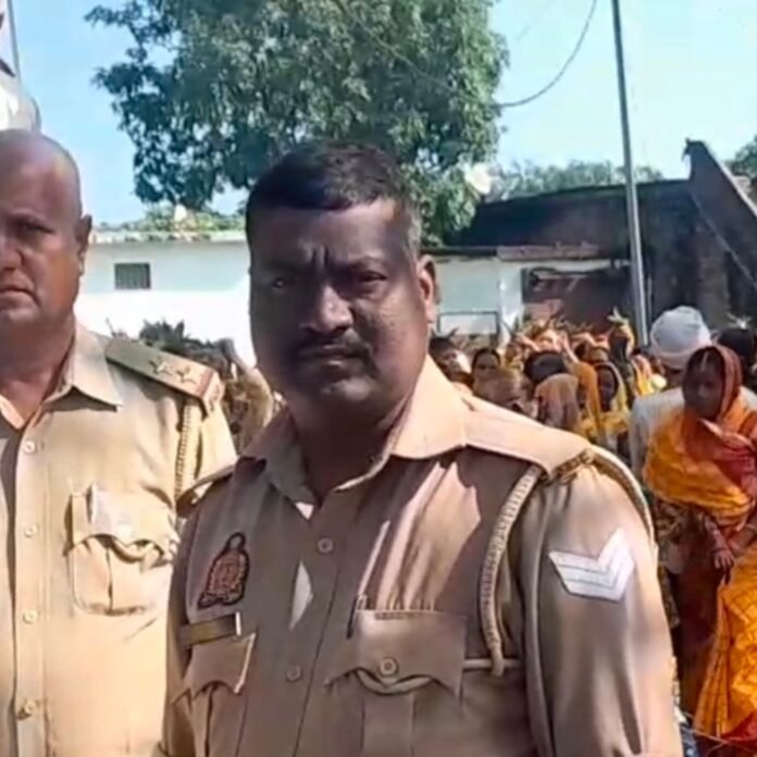 निचलौल के डोमा खास में निकली कलश यात्रा:नवरात्र पर भक्ति के जयघोष से गूंजा इलाका, दिखा सामाजिक सौहार्द