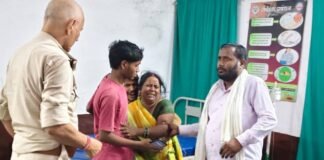 बाराबंकी:गाना बजाने और छींटाकशी को लेकर दो पक्षों में चले लाठी-डंडे, महिला की पीटकर हत्या; 10 लोग घायल – Clash Between Two Groups Over Playing Music And Making Lewd Remarks At Woman In Barabanki One Dead 10 Injured बाराबंकी:गाना बजाने और छींटाकशी को लेकर दो पक्षों में चले लाठी-डंडे, महिला की पीटकर हत्या; 10 लोग घायल - Clash Between Two Groups Over Playing Music And Making Lewd Remarks At Woman In Barabanki One Dead 10 Injured