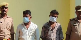 महिलाओं को झांसा देकर जेवर हड़पने वाले 2 ठग गिरफ्तार:फर्जी रसीद से करते थे ठगी, मंगलसूत्र, बाइक और 9 फर्जी बिल मिले महिलाओं को झांसा देकर जेवर हड़पने वाले 2 ठग गिरफ्तार:फर्जी रसीद से करते थे ठगी, मंगलसूत्र, बाइक और 9 फर्जी बिल मिले
