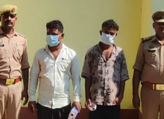 महिलाओं को झांसा देकर जेवर हड़पने वाले 2 ठग गिरफ्तार:फर्जी रसीद से करते थे ठगी, मंगलसूत्र, बाइक और 9 फर्जी बिल मिले महिलाओं को झांसा देकर जेवर हड़पने वाले 2 ठग गिरफ्तार:फर्जी रसीद से करते थे ठगी, मंगलसूत्र, बाइक और 9 फर्जी बिल मिले