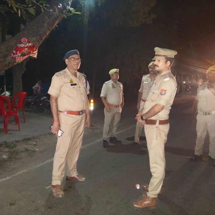 c252270e-617c-4e36-9131-d4b160e524c6_1792068209322.jpg नवरात्रि पर अमड़ी पुल के पास सघन चेकिंग:पुलिस ने संदिग्ध वाहनों की तलाशी ली, बिना हेलमेट और काली फिल्म वाली गाड़ियों पर कार्रवाई की बात कही