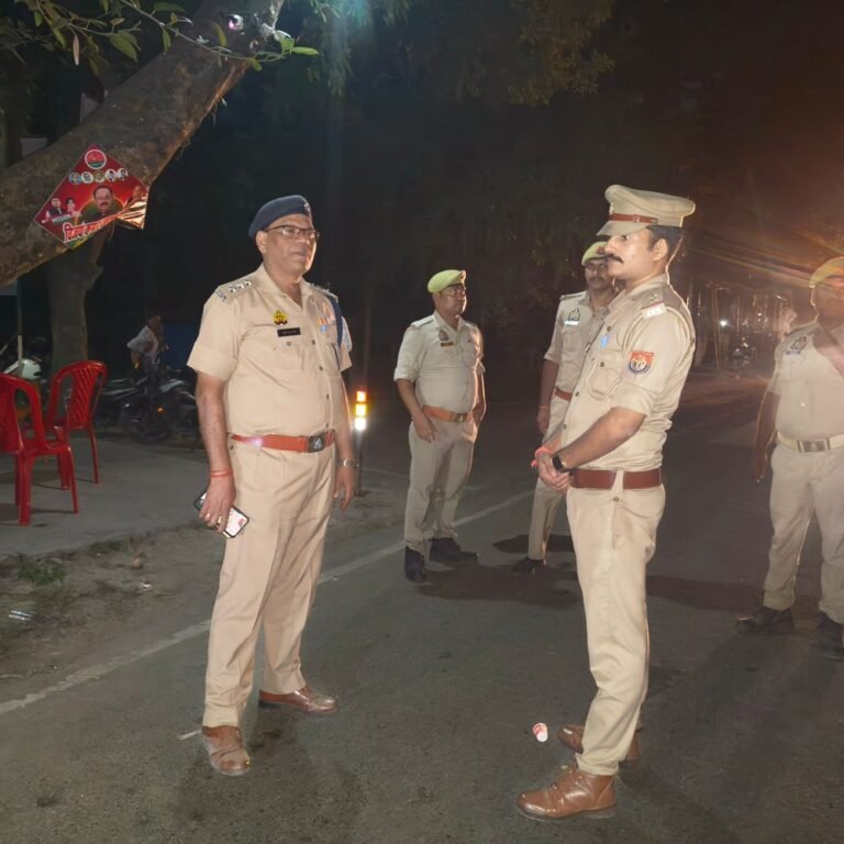 नवरात्रि पर अमड़ी पुल के पास सघन चेकिंग:पुलिस ने संदिग्ध वाहनों की तलाशी ली, बिना हेलमेट और काली फिल्म वाली गाड़ियों पर कार्रवाई की बात कही