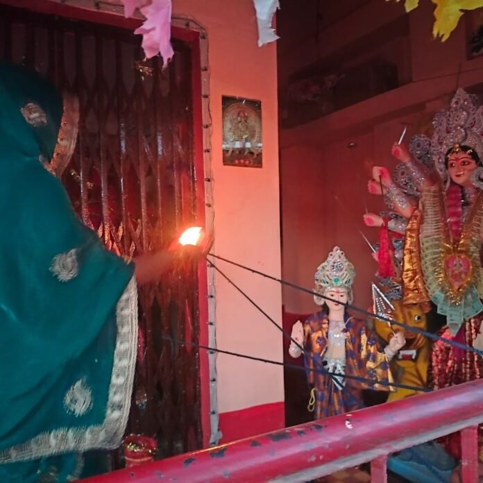 c2c2374f-637e-4f86-ae75-62133ac5ade0_1791895574450.jpg सेमगढ़ा चौराहा दुर्गा मंदिर पर नवरात्र का उत्साह:आकर्षक लाइटिंग और सजावट, आज से शुरू होंगी धार्मिक लीलाएं, पूर्व प्रधान ने की तैयारी