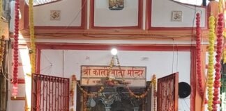 मिहीपुरवा के काली माता मंदिर में उमड़ी श्रद्धालुओं की भीड़:चतुर्थ नवरात्रि पर बड़ी बाजार स्थित मंदिर में दिखा आस्था का सैलाब मिहीपुरवा के काली माता मंदिर में उमड़ी श्रद्धालुओं की भीड़:चतुर्थ नवरात्रि पर बड़ी बाजार स्थित मंदिर में दिखा आस्था का सैलाब