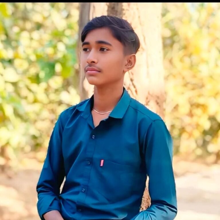 पनियरा मे करंट लगने से इकलौते बेटे की मौत:धान का बोझा ढोते समय हादसा, तीन बहनों में इकलौता भाई; परिवार में मातम पसरा