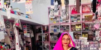 संजू ने 14 समूह बनाकर 180 महिलाओं को आत्मनिर्भर बनाया:पावड़ में एक लाख का लोन लेकर खोली कॉस्मेटिक दुकान, गांव की महिलाएं भी सीख रहीं हुनर संजू ने 14 समूह बनाकर 180 महिलाओं को आत्मनिर्भर बनाया:पावड़ में एक लाख का लोन लेकर खोली कॉस्मेटिक दुकान, गांव की महिलाएं भी सीख रहीं हुनर