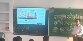 सीएम योगी ने 4.60लाख छात्रों को दी 148करोड़ की छात्रवृत्ति:दिग्विजयनाथ कॉलेज में छात्रों को दिखाया गया स्वीकृति प्रमाण पत्र का लाइव प्रसारण