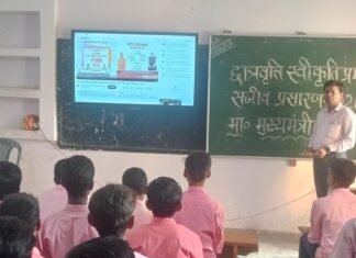 सीएम योगी ने 4.60लाख छात्रों को दी 148करोड़ की छात्रवृत्ति:दिग्विजयनाथ कॉलेज में छात्रों को दिखाया गया स्वीकृति प्रमाण पत्र का लाइव प्रसारण