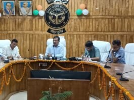 आंधी-बारिश से 4168 पोल, 474 ट्रांसफार्मर क्षतिग्रस्त:डीएम ने ग्रामीण इलाकों में जल्द बिजली सप्लाई बहाल करने के निर्देश दिए