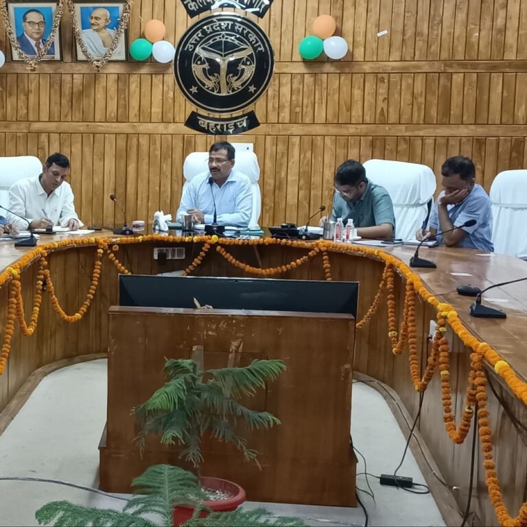 आंधी-बारिश से 4168 पोल, 474 ट्रांसफार्मर क्षतिग्रस्त:डीएम ने ग्रामीण इलाकों में जल्द बिजली सप्लाई बहाल करने के निर्देश दिए