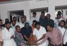 ब्लॉक प्रमुख के जन्मदिन पर भंडारा:सबई घीसा शिव मंदिर में लिट्टी-चोखा और खिचड़ी का प्रसाद बांटा ब्लॉक प्रमुख के जन्मदिन पर भंडारा:सबई घीसा शिव मंदिर में लिट्टी-चोखा और खिचड़ी का प्रसाद बांटा
