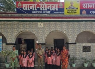 सोनहा थाने की थानाध्यक्ष बनी छात्रा:नरखोरिया की छात्रा ने एक घंटे सुनी फरियादियों की शिकायतें, समझी पुलिस की कार्यप्रणाली सोनहा थाने की थानाध्यक्ष बनी छात्रा:नरखोरिया की छात्रा ने एक घंटे सुनी फरियादियों की शिकायतें, समझी पुलिस की कार्यप्रणाली