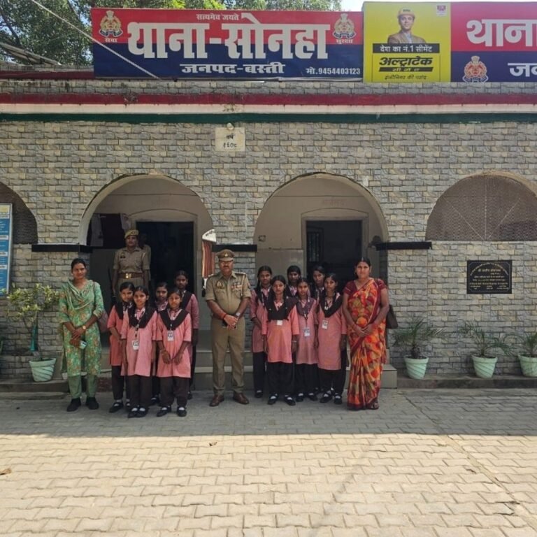 सोनहा थाने की थानाध्यक्ष बनी छात्रा:नरखोरिया की छात्रा ने एक घंटे सुनी फरियादियों की शिकायतें, समझी पुलिस की कार्यप्रणाली