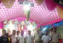 कैसरगंज में थाना प्रभारी ने विसर्जन स्थलों का किया निरीक्षण:भैरोघाट और बरुहाघाट का जायजा लिया, पंडालों में पुलिसकर्मी तैनात कैसरगंज में थाना प्रभारी ने विसर्जन स्थलों का किया निरीक्षण:भैरोघाट और बरुहाघाट का जायजा लिया, पंडालों में पुलिसकर्मी तैनात