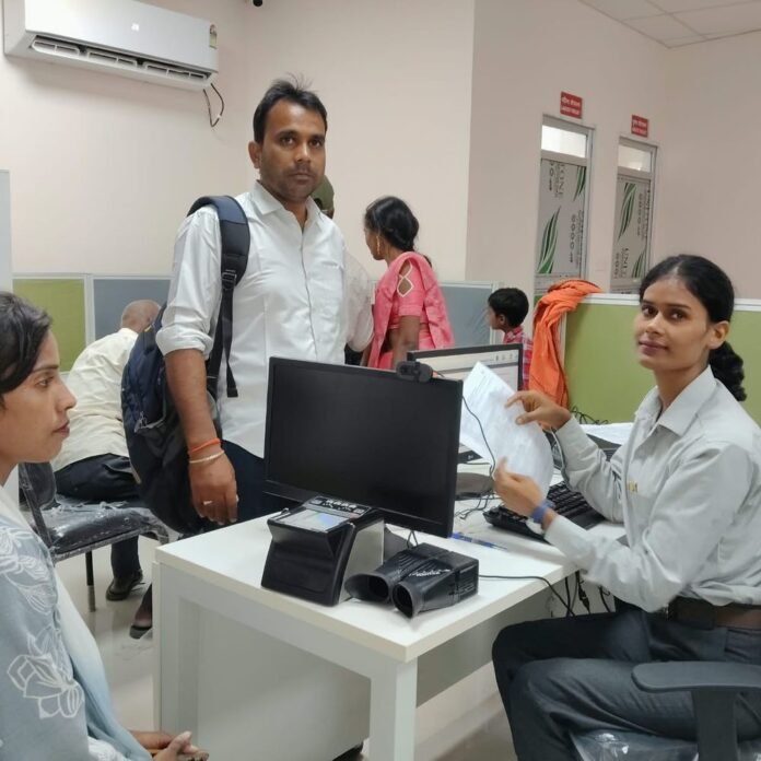 चौपरिया में आधार सेवा केंद्र शुरू, 8 काउंटरों पर बन:लोगों को राहत, नए कार्ड मुफ्त; अपडेट के लिए देने होंगे 75 से 125 रुपये