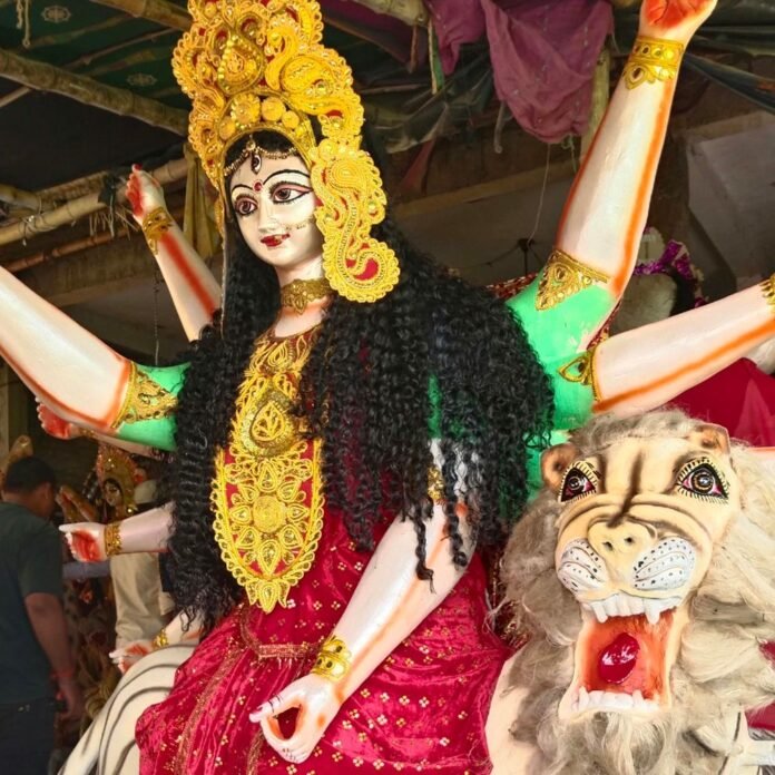 आज पंडालों में विराजेंगी मां दुर्गा की प्रतिमाएं:शारदीय नवरात्र की तैयारियां पूरी, मूर्तिकारों ने दिया अंतिम रूप