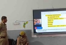 एस एस इंटर कॉलेज में छात्रों को मिशन शक्ति और:सिंदुरिया थाने के एसएचओ ने महिला सुरक्षा और ऑनलाइन धोखाधड़ी से बचाव बताया एस एस इंटर कॉलेज में छात्रों को मिशन शक्ति और:सिंदुरिया थाने के एसएचओ ने महिला सुरक्षा और ऑनलाइन धोखाधड़ी से बचाव बताया