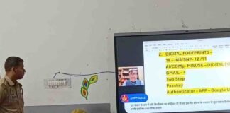 एस एस इंटर कॉलेज में छात्रों को मिशन शक्ति और:सिंदुरिया थाने के एसएचओ ने महिला सुरक्षा और ऑनलाइन धोखाधड़ी से बचाव बताया एस एस इंटर कॉलेज में छात्रों को मिशन शक्ति और:सिंदुरिया थाने के एसएचओ ने महिला सुरक्षा और ऑनलाइन धोखाधड़ी से बचाव बताया