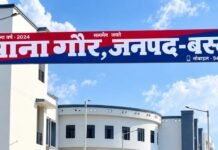 टिनशेड के मकान और दीवार को गिराने का आरोप:बस्ती में विरोध करने पर जान से मारने की धमकी, 6 लोगों पर एफआईआर टिनशेड के मकान और दीवार को गिराने का आरोप:बस्ती में विरोध करने पर जान से मारने की धमकी, 6 लोगों पर एफआईआर
