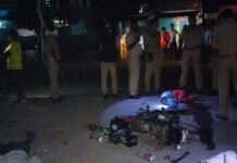 दुर्गा पूजा देखकर लौट रहे तीन युवकों की मौत:सिद्धार्थनगर में अज्ञात वाहन ने बाइक को मारी टक्कर, चालक फरार दुर्गा पूजा देखकर लौट रहे तीन युवकों की मौत:सिद्धार्थनगर में अज्ञात वाहन ने बाइक को मारी टक्कर, चालक फरार