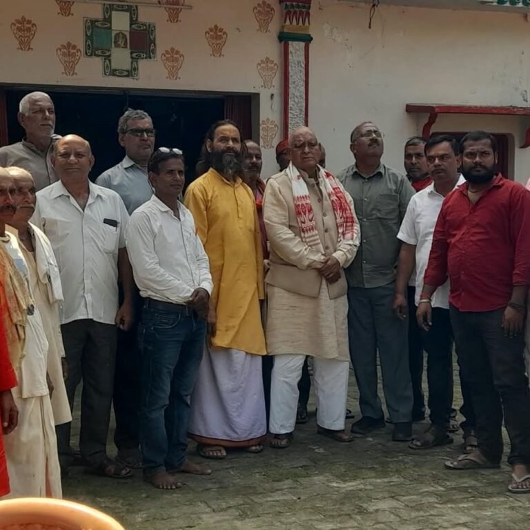 घोलहा मंदिर के विकास कार्यों का पर्यटन-विभाग ने किया निरीक्षण:सौंदर्यीकरण के लिए बाउंड्री वॉल, संत निवास और यज्ञ स्थल बनाने का सर्वे हुआ