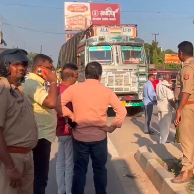 सोनौली सीमा पर ट्रक से कद्दू के बीज पकड़े गए:SSB और कस्टम विभाग ने नेपाल से आ रहे ट्रक की जांच शुरू की