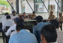 समाधान दिवस में एसडीएम ने सुनीं फरियादियों की समस्याएं:शिकायतों के त्वरित निस्तारण के निर्देश, भूमि विवाद में संयुक्त जांच पर जोर समाधान दिवस में एसडीएम ने सुनीं फरियादियों की समस्याएं:शिकायतों के त्वरित निस्तारण के निर्देश, भूमि विवाद में संयुक्त जांच पर जोर