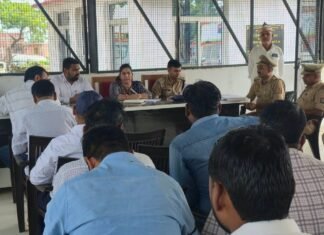 समाधान दिवस में एसडीएम ने सुनीं फरियादियों की समस्याएं:शिकायतों के त्वरित निस्तारण के निर्देश, भूमि विवाद में संयुक्त जांच पर जोर समाधान दिवस में एसडीएम ने सुनीं फरियादियों की समस्याएं:शिकायतों के त्वरित निस्तारण के निर्देश, भूमि विवाद में संयुक्त जांच पर जोर