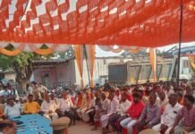 नानपारा कोतवाली में दुर्गा पूजा-रामलीला को लेकर पीस कमेटी बैठक:अधिकारियों ने भाईचारा और शांति बनाए रखने की अपील की