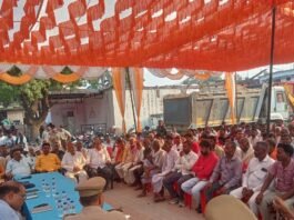 नानपारा कोतवाली में दुर्गा पूजा-रामलीला को लेकर पीस कमेटी बैठक:अधिकारियों ने भाईचारा और शांति बनाए रखने की अपील की