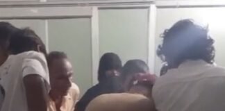 पेट्रोल पंप के पास बाइक अनियंत्रित होकर गड्ढे में गिरी:जमुनहा में पति-पत्नी घायल, सामने से आ रहे वाहन को बचाने में हादसा