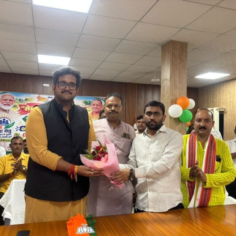 रुधौली में बहुउद्देशीय सेवा शिविर आयोजित:ब्लाक सभागार में गन्ना समिति अध्यक्ष ने दी जनकल्याणकारी योजनाओं की जानकारी