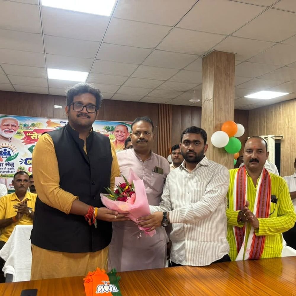 रुधौली में बहुउद्देशीय सेवा शिविर आयोजित:ब्लाक सभागार में गन्ना समिति अध्यक्ष ने दी जनकल्याणकारी योजनाओं की जानकारी