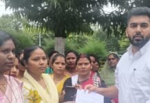 महराजगंज में बैंक सखियों ने मानदेय बढ़ाने की मांग की:डीएम को ज्ञापन सौंपा, 5,000 रुपये में परिवार चलाना मुश्किल महराजगंज में बैंक सखियों ने मानदेय बढ़ाने की मांग की:डीएम को ज्ञापन सौंपा, 5,000 रुपये में परिवार चलाना मुश्किल
