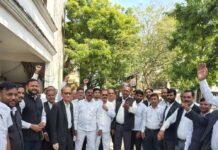 वकीलों ने न्यायिक कार्य का बहिष्कार कर विरोध का फैसला:महाराजगंज और फरेंदा बार एसोसिएशन ने अधिवक्ता सुरक्षा समेत 5 मांगों पर जताई नाराजगी वकीलों ने न्यायिक कार्य का बहिष्कार कर विरोध का फैसला:महाराजगंज और फरेंदा बार एसोसिएशन ने अधिवक्ता सुरक्षा समेत 5 मांगों पर जताई नाराजगी